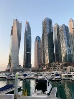 7 glass skyscrapers towering to the sky behind marina